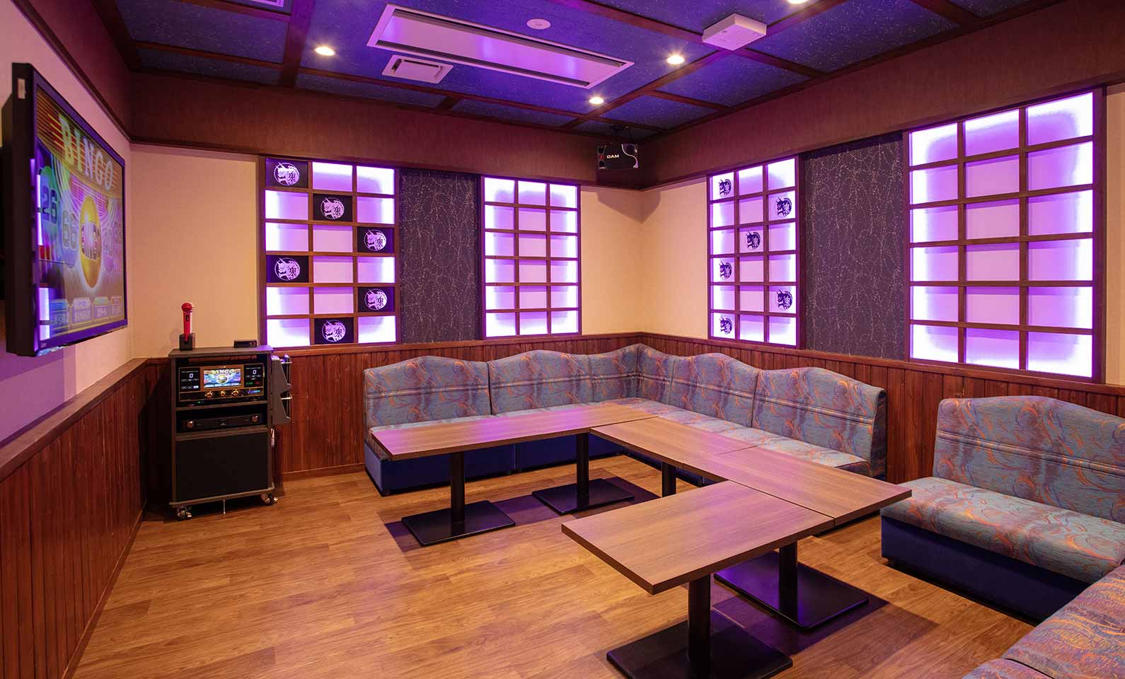 個室カラオケ「山吹」